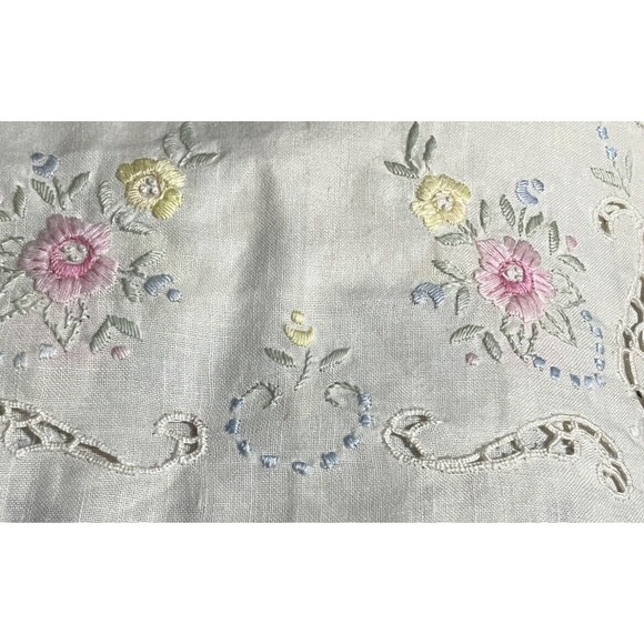 2‎ Vintage Linens Placemats Embroidered Cutwork Floral Italian Romantic Cottage - Picture 1 of 7